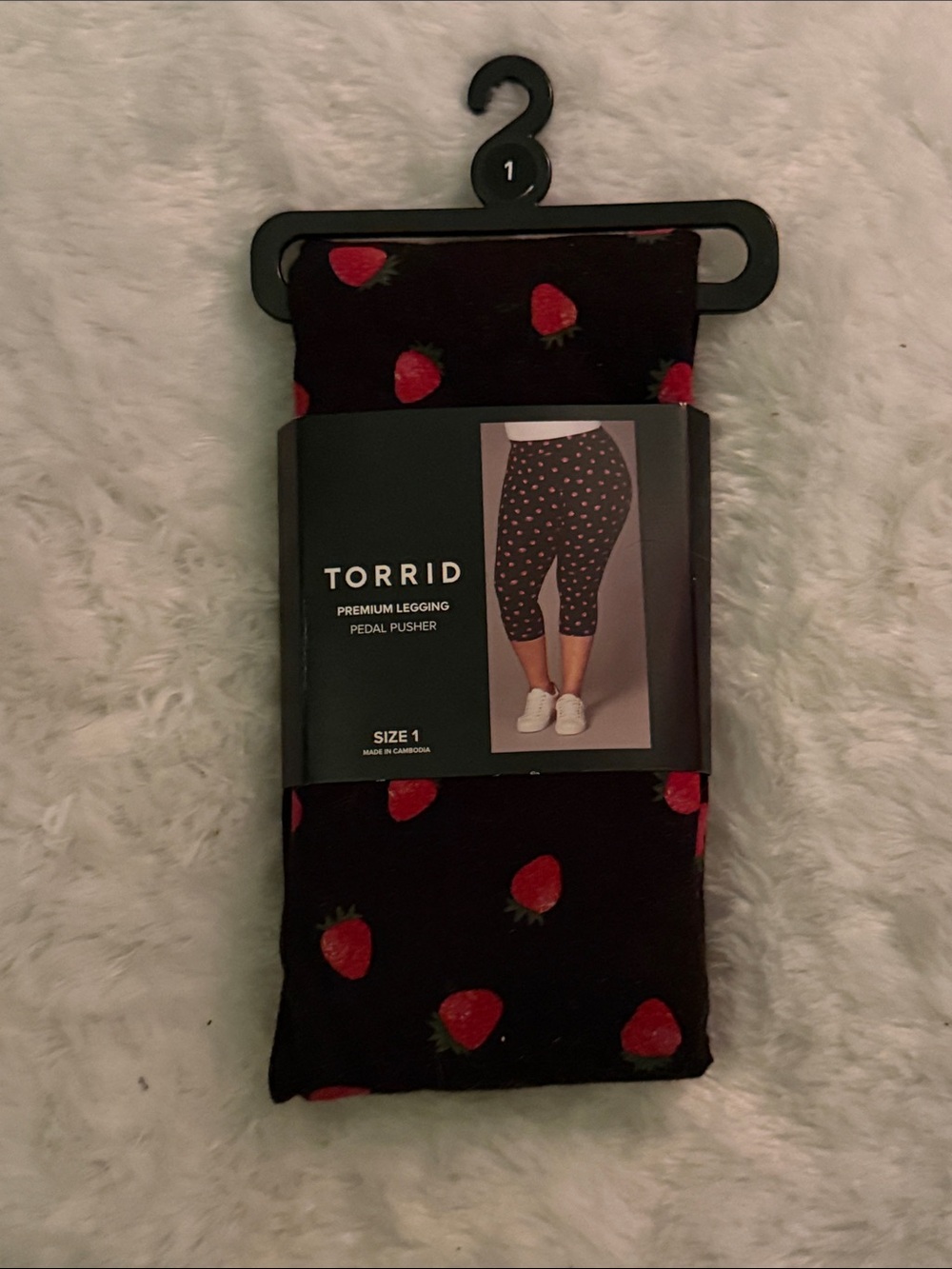 BRAND NEW/NWT Size 1 Torrid Strawberry Print Pedal Pusher Plus Size Leggings